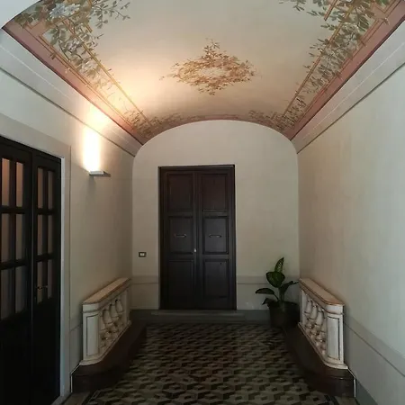 The Old Castle Alica Apartment *